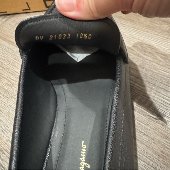 Salvatore Ferragamo Rolo Gancini Logo Embellished Textured Pebble Leather Loafer - Picture 12 of 14